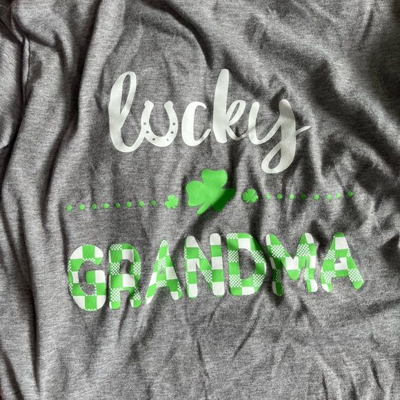 Lot of women’s t-shirts. Sizes range from small -large - Picture 10 of 11